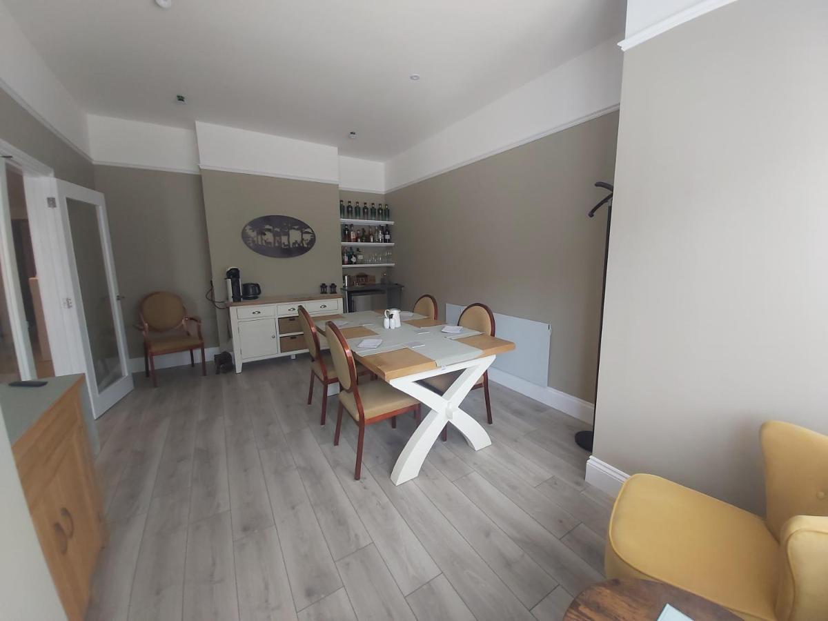 Bed and Breakfast Bay House Totland  Экстерьер фото