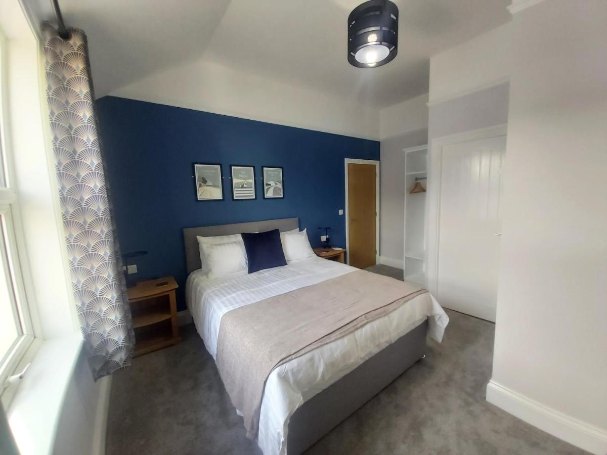 Bed and Breakfast Bay House Totland  Экстерьер фото